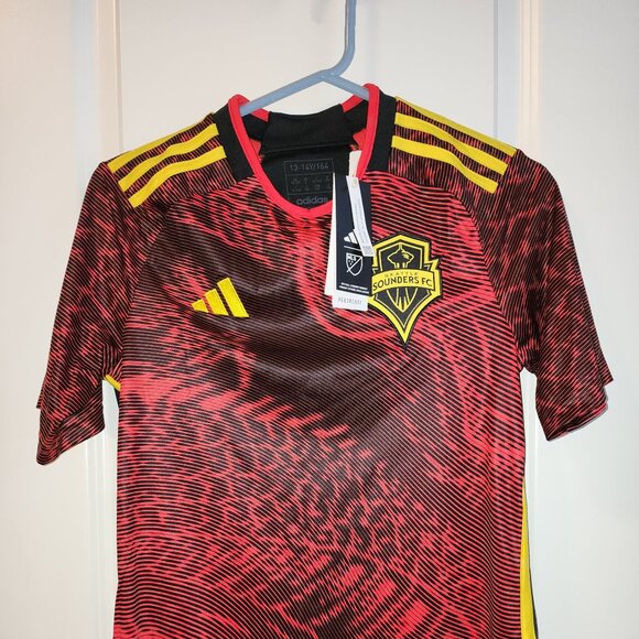 Seattle Sounders 23/24 Bruce Lee Edition Away Kit YOUTH Size XL 15-16Y NWT - Picture 1 of 5